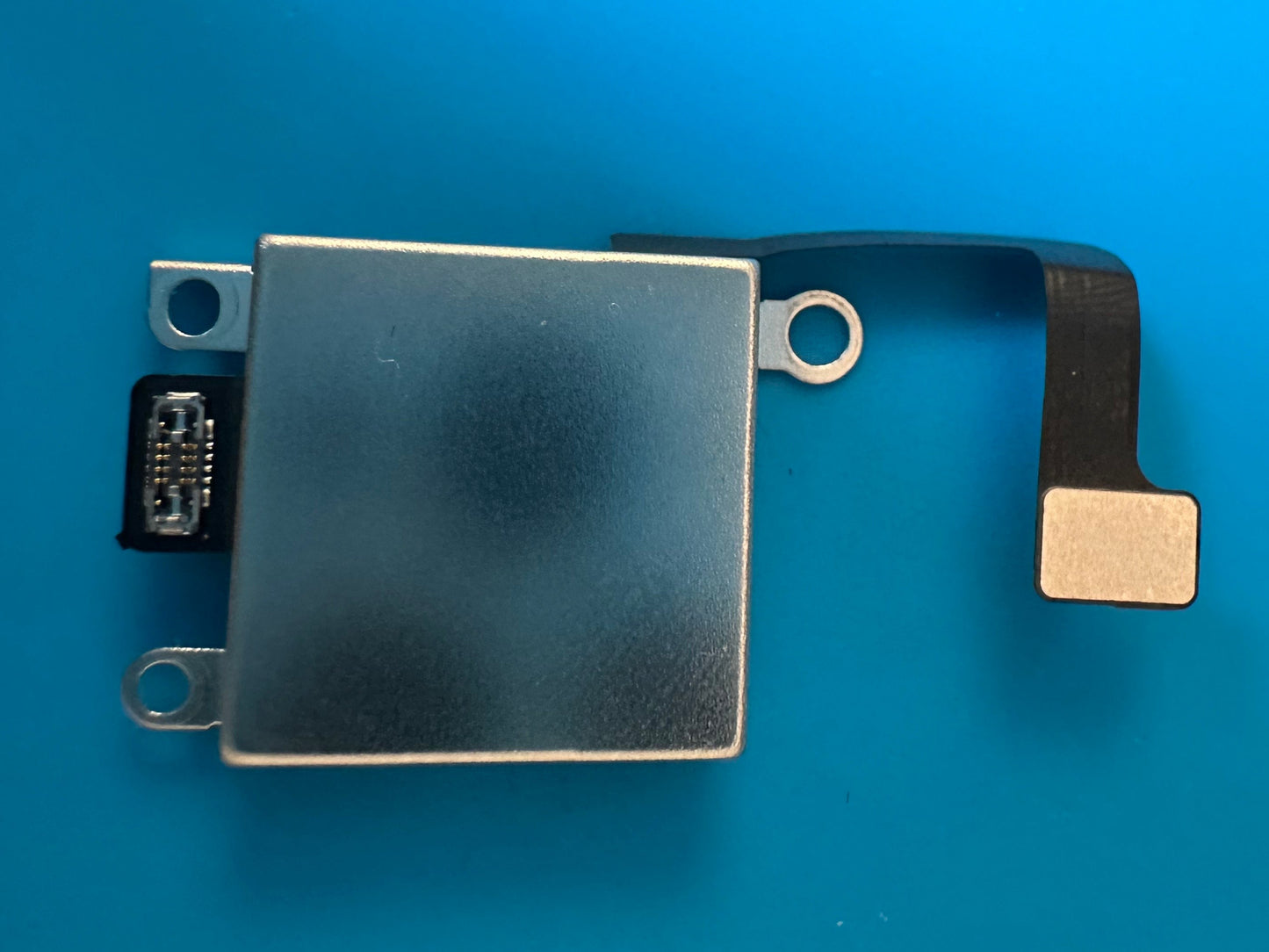Internal SIM Reader for iPhone 15 (US Version) – Used Like New, Original